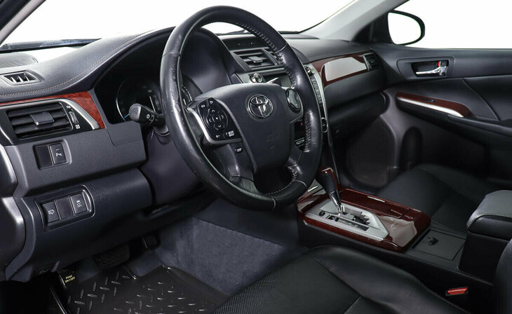 Toyota Camry - Фото 9