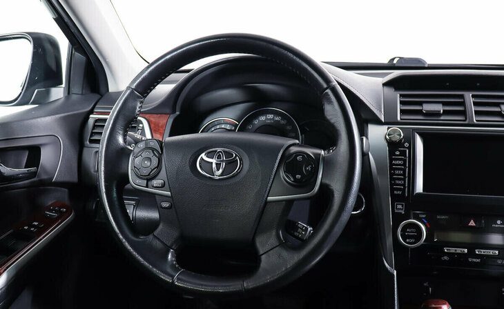 Toyota Camry - Фото 10