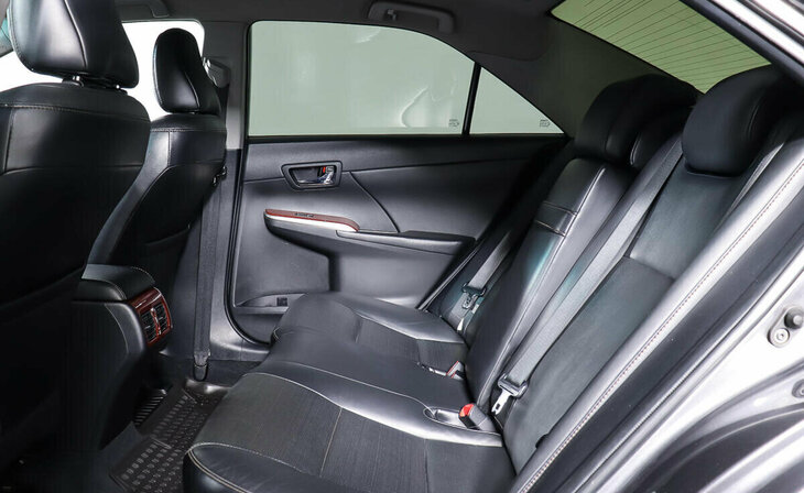 Toyota Camry - Фото 16