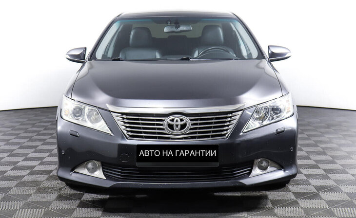 Toyota Camry - Фото 1