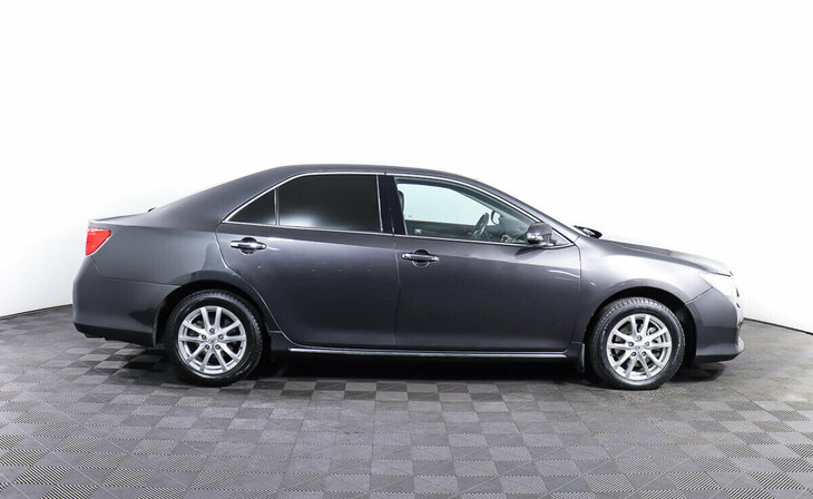 Toyota Camry - Фото 3