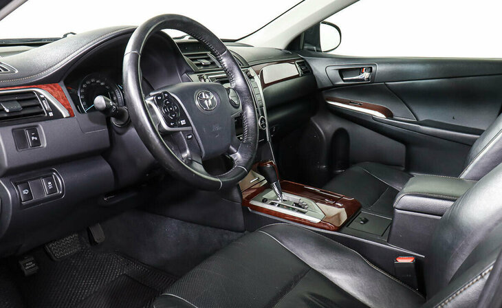 Toyota Camry - Фото 9