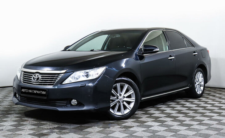 Toyota Camry - Фото 0