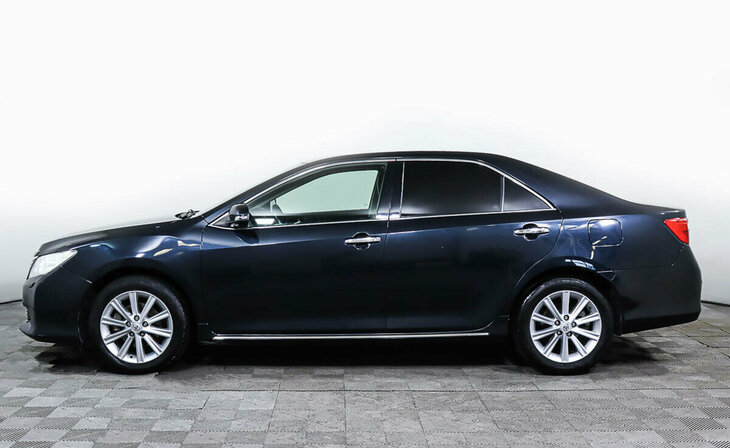 Toyota Camry - Фото 2