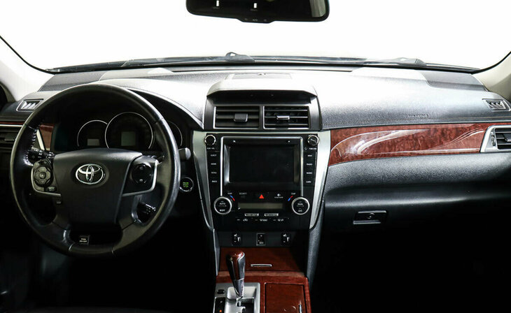 Toyota Camry - Фото 8