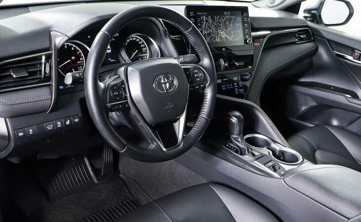 Toyota Camry - Фото 10