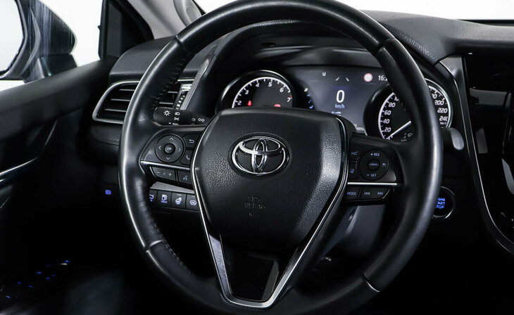 Toyota Camry - Фото 11