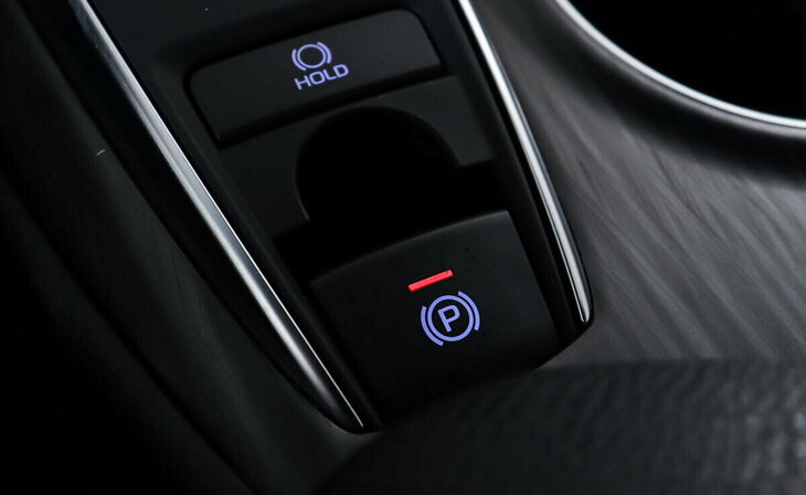 Toyota Camry - Фото 16