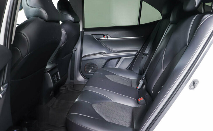 Toyota Camry - Фото 19