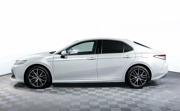 Toyota Camry - Фото 2