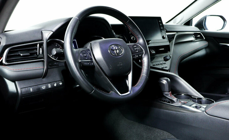 Toyota Camry - Фото 10