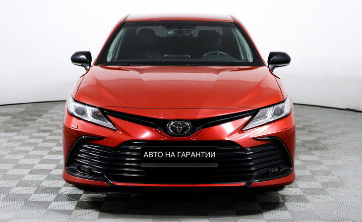Toyota Camry - Фото 1