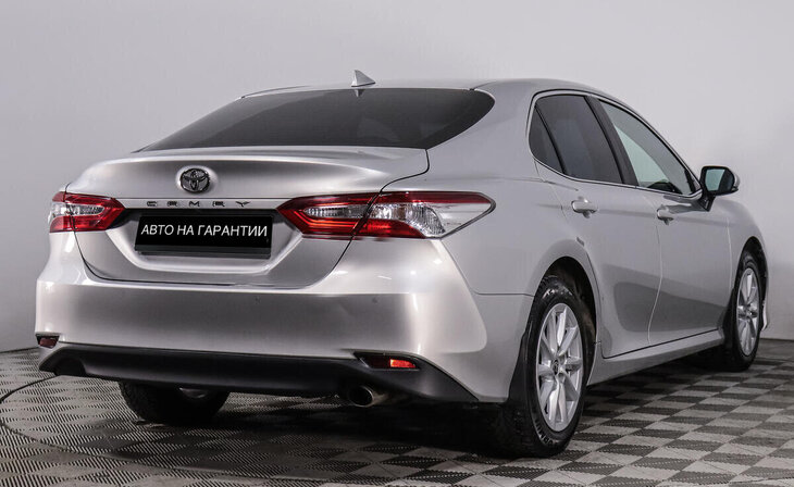 Toyota Camry - Фото 4