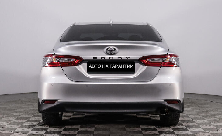 Toyota Camry - Фото 5