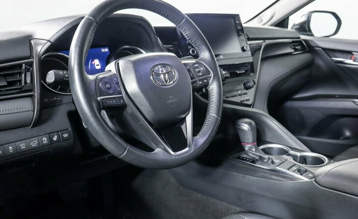 Toyota Camry - Фото 10