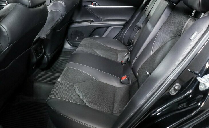 Toyota Camry - Фото 16