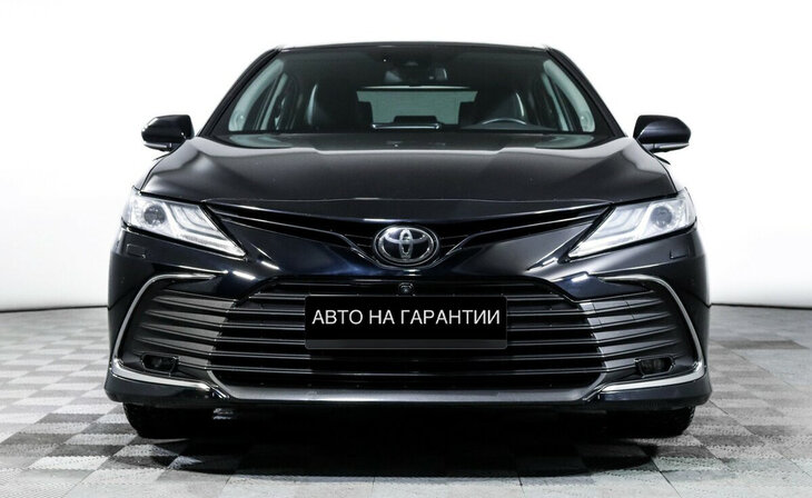 Toyota Camry - Фото 1