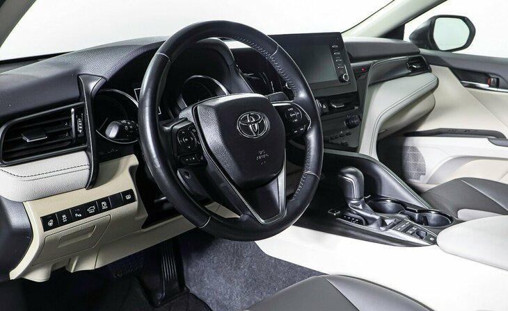 Toyota Camry - Фото 10