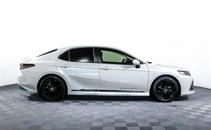 Toyota Camry - Фото 3