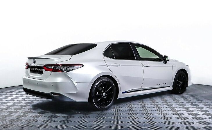 Toyota Camry - Фото 4