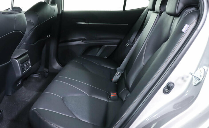 Toyota Camry - Фото 12