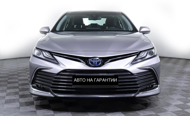 Toyota Camry - Фото 1