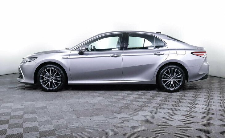 Toyota Camry - Фото 2