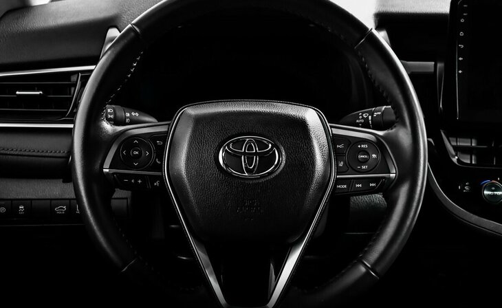 Toyota Camry - Фото 9