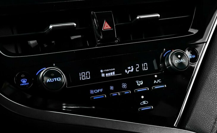 Toyota Camry - Фото 11