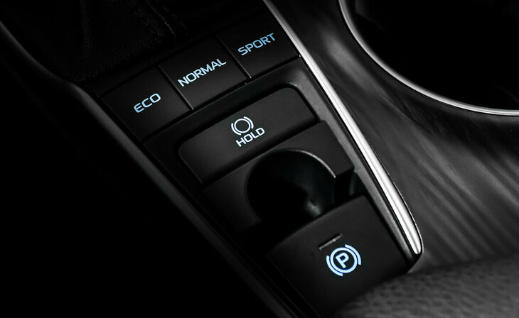 Toyota Camry - Фото 13