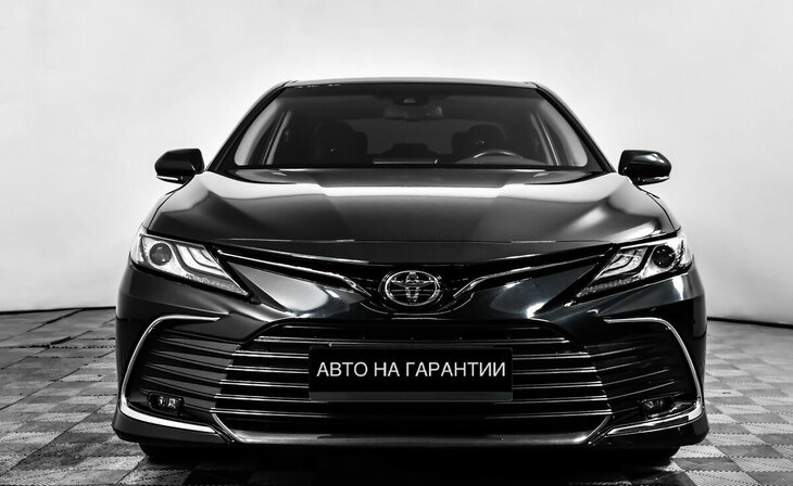 Toyota Camry - Фото 1