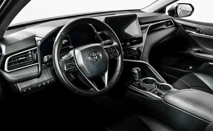 Toyota Camry - Фото 8