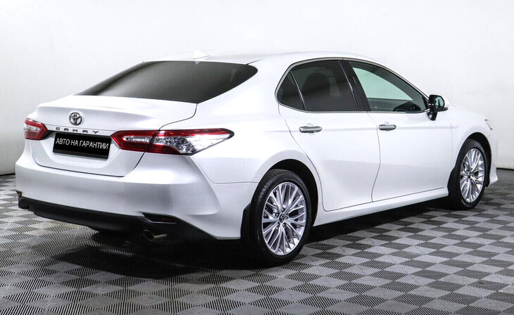 Toyota Camry - Фото 2