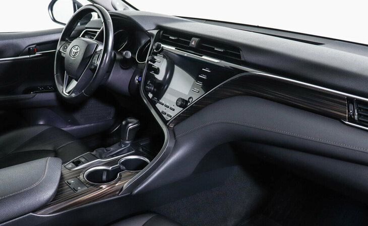 Toyota Camry - Фото 4