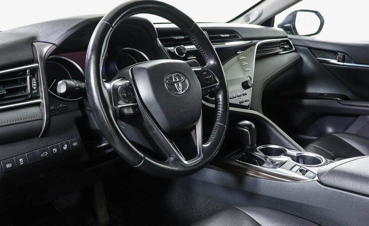 Toyota Camry - Фото 6