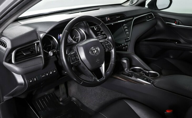 Toyota Camry - Фото 9