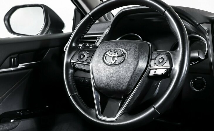 Toyota Camry - Фото 10