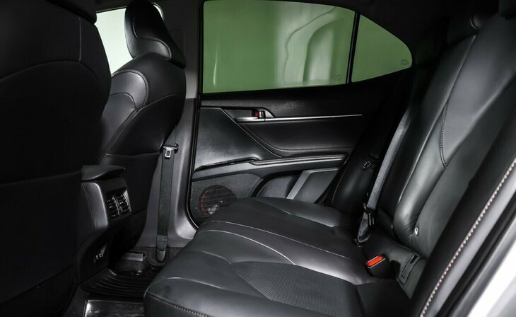 Toyota Camry - Фото 17