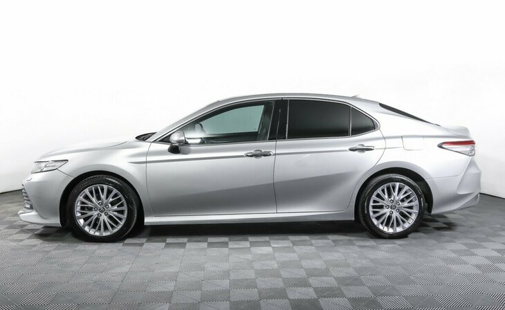 Toyota Camry - Фото 2