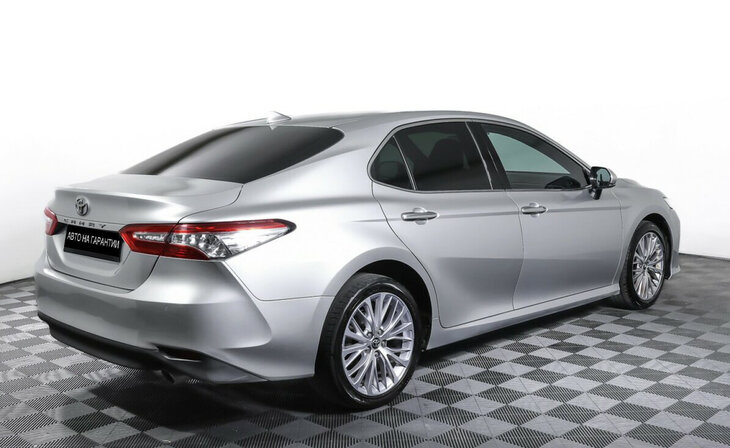 Toyota Camry - Фото 4