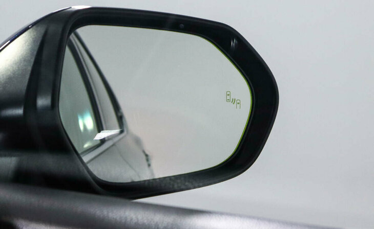 Toyota Camry - Фото 17