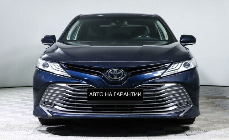 Toyota Camry - Фото 1