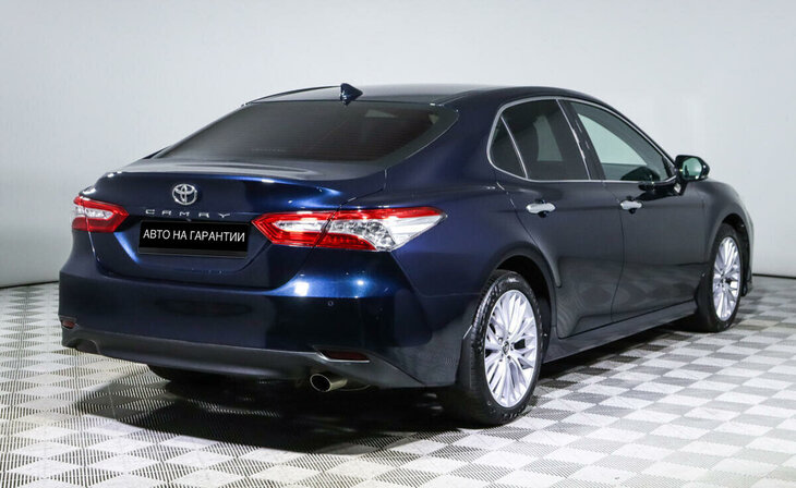 Toyota Camry - Фото 2