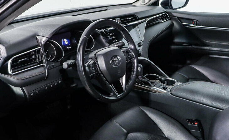 Toyota Camry - Фото 10