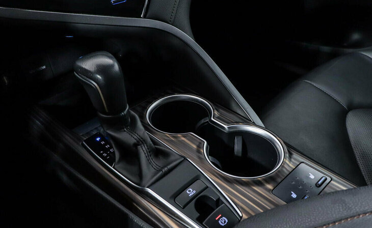 Toyota Camry - Фото 14