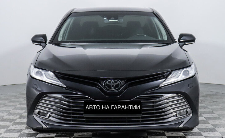 Toyota Camry - Фото 1
