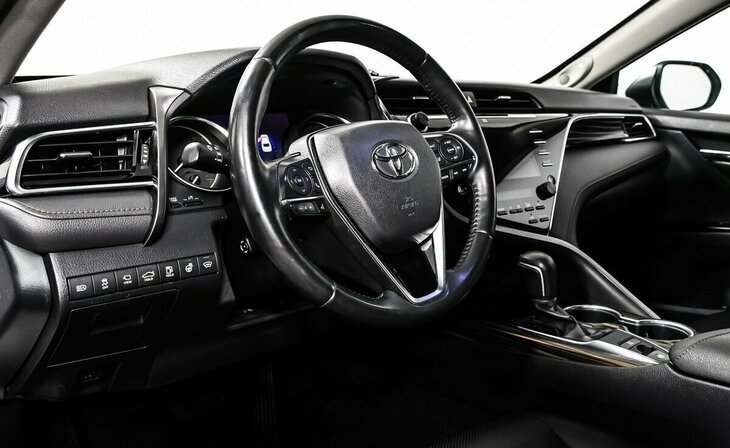 Toyota Camry - Фото 9
