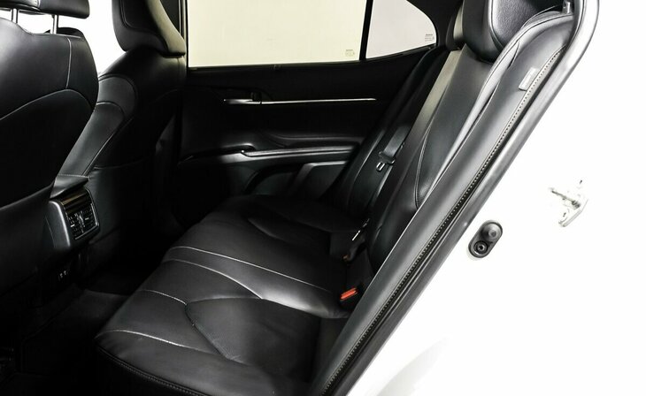 Toyota Camry - Фото 11