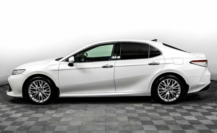 Toyota Camry - Фото 2