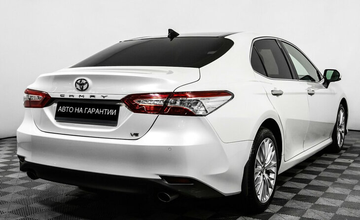 Toyota Camry - Фото 4